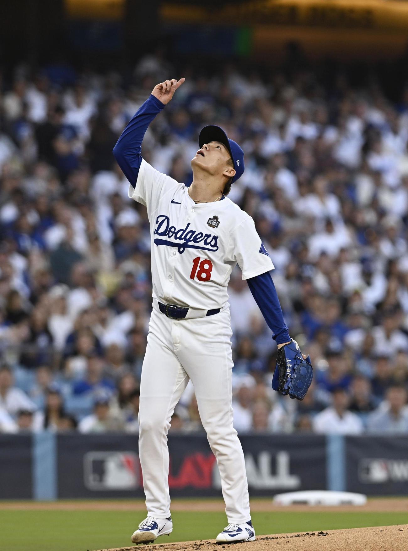 ヤンキース戦の1回、スタントンを一飛に打ち取ったドジャース山本（共同）