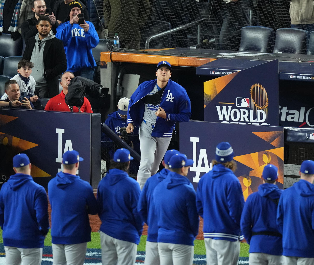 ヤンキース対ドジャース　試合前のセレモニーに登場するドジャース大谷（撮影・菅敏）