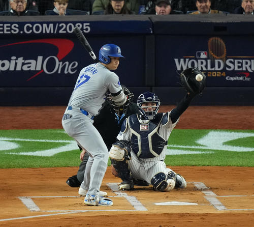 ヤンキース対ドジャース　1回表ドジャース無死、四球を選ぶ大谷（撮影・菅敏）