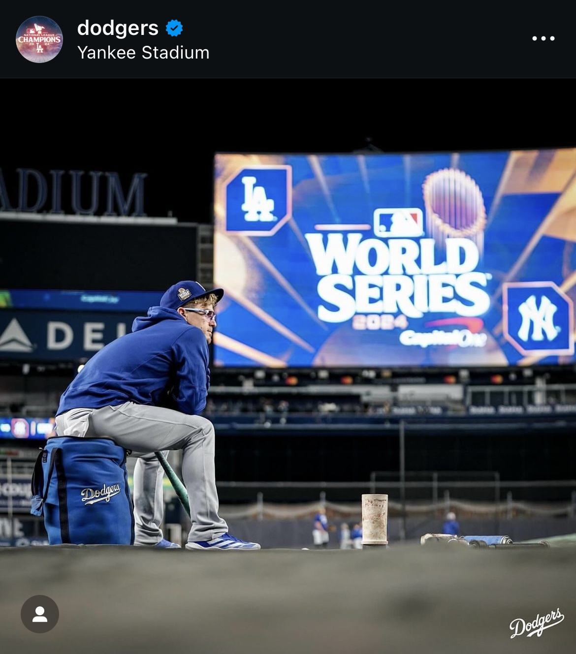 敵地ヤンキースタジアムで調整するドジャースのE・ヘルナンデス(ドジャース公式インスタグラムより)