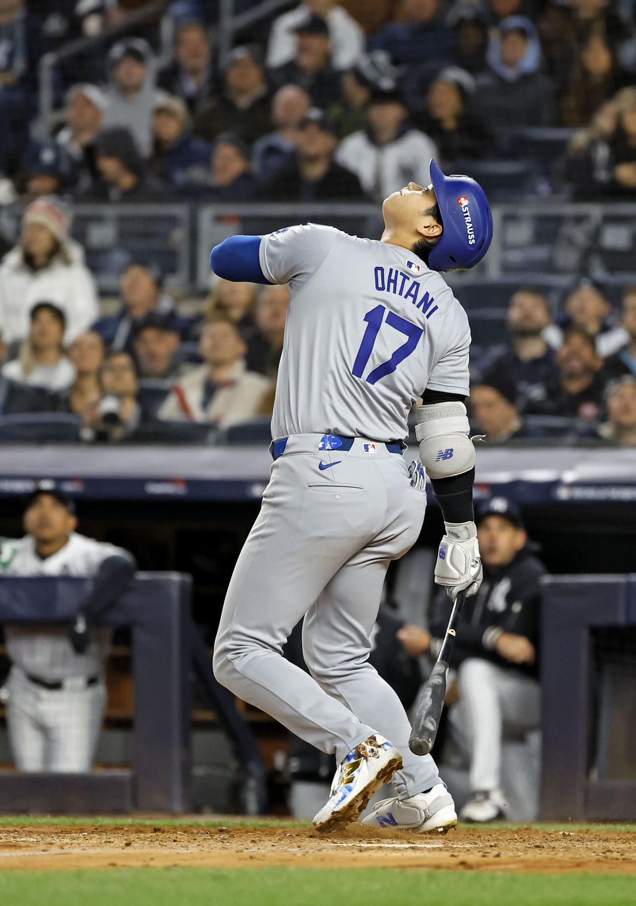 ヤンキース戦の7回、三邪飛に倒れるドジャース大谷＝ニューヨーク（共同）