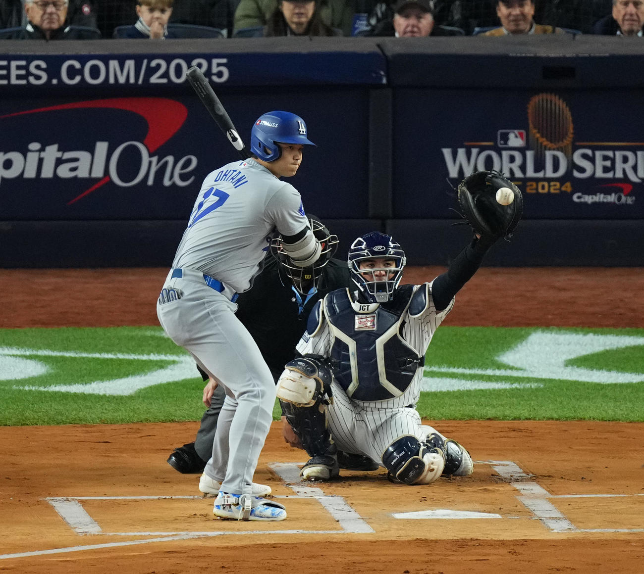 ヤンキース対ドジャース　1回表ドジャース無死、四球を選ぶ大谷（撮影・菅敏）