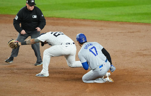 ヤンキース対ドジャース　5回表ドジャース無死一、二塁、ベッツの遊ゴロで二塁封殺される大谷（撮影・菅敏）