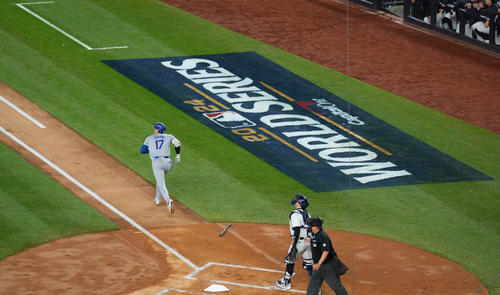 ヤンキース対ドジャース　1回表ドジャース無死、遊飛に倒れる大谷（撮影・菅敏）