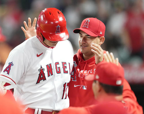大谷翔平、エンゼルス時代の親友にユニホームをプレゼントしていた