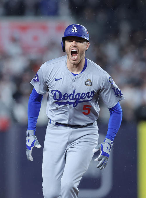 ドジャース・フリーマンがワールドシリーズ新記録の6試合連続本塁打