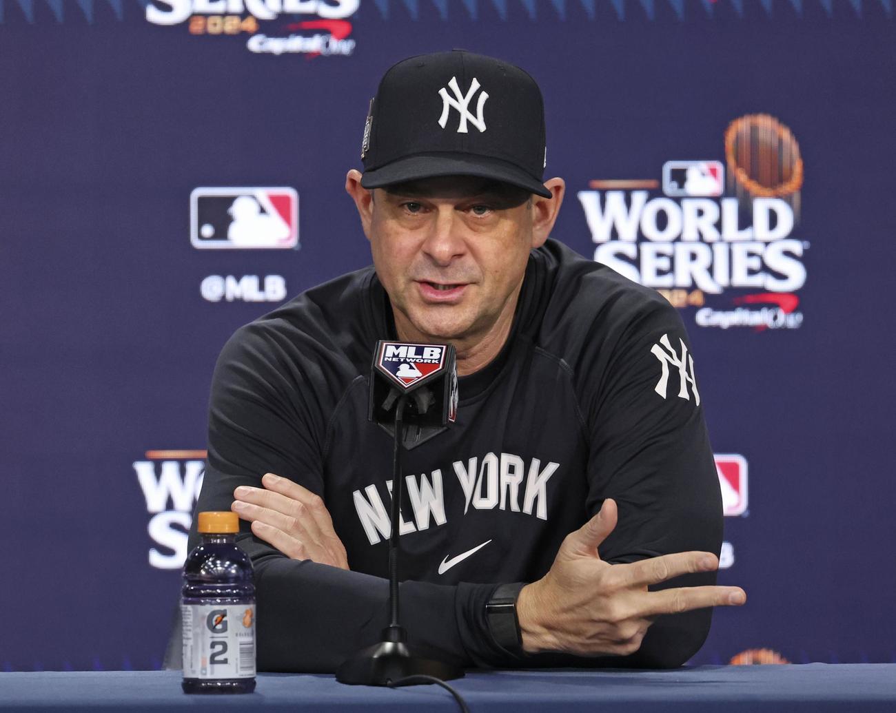試合前に記者会見するヤンキースのブーン監督（共同）