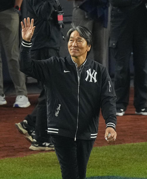 動画】松井秀喜氏が始球式 ゴジラがヤンキースタジアムでノーバン投球