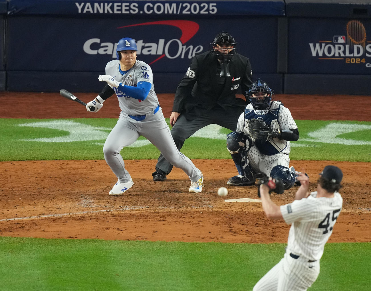 ヤンキース対ドジャース　7回表ドジャース無死、遊ゴロに倒れる大谷。投手コール（撮影・菅敏）