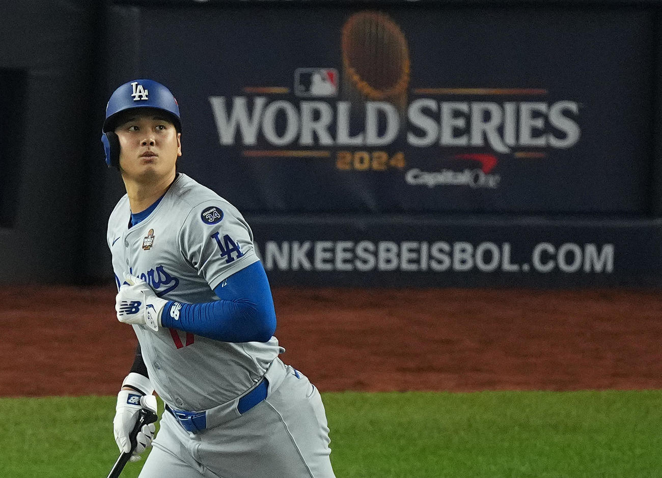 ヤンキース対ドジャース　3回表ドジャース2死一塁、左飛に倒れる大谷（撮影・菅敏）