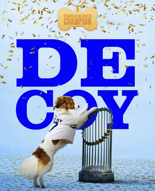 大谷翔平の愛犬デコピン、世界一のトロフィーに手を掛ける画像公開