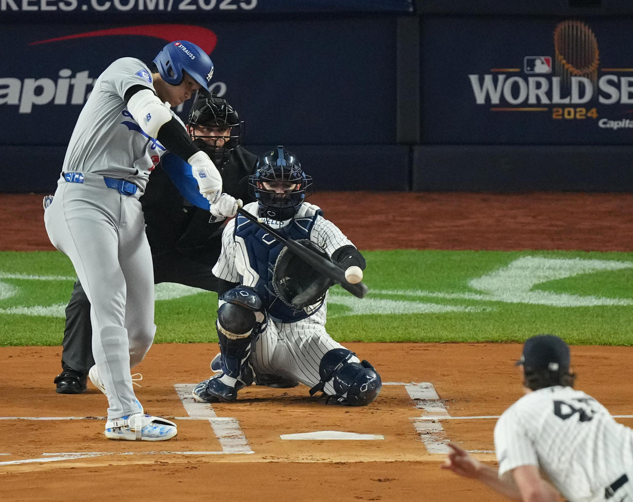 ヤンキース対ドジャース　1回表ドジャース無死、中飛に倒れる大谷翔平。投手コール（撮影・菅敏）