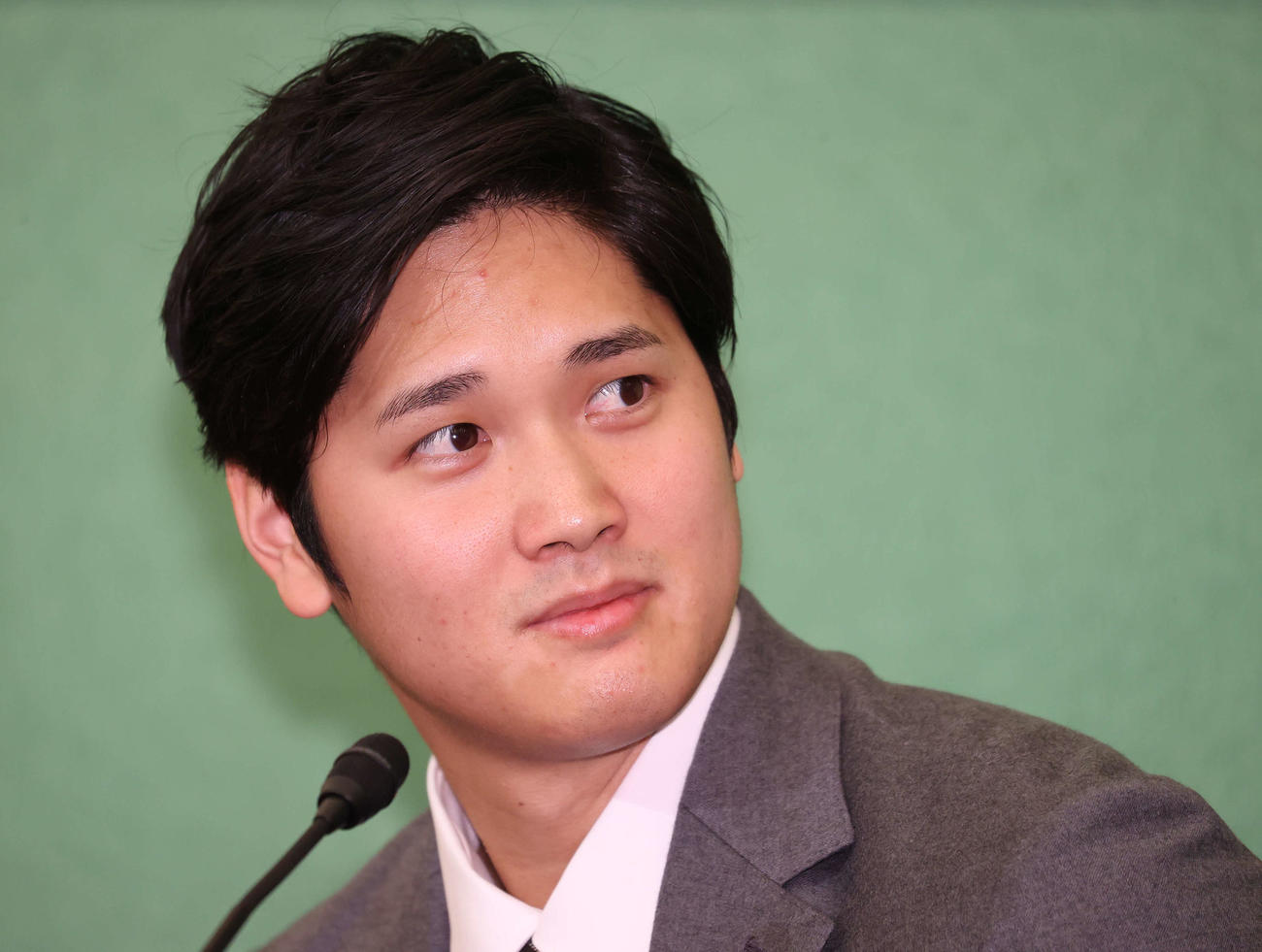 2021年11月15日、日本記者クラブでの会見に臨んだエンゼルス大谷