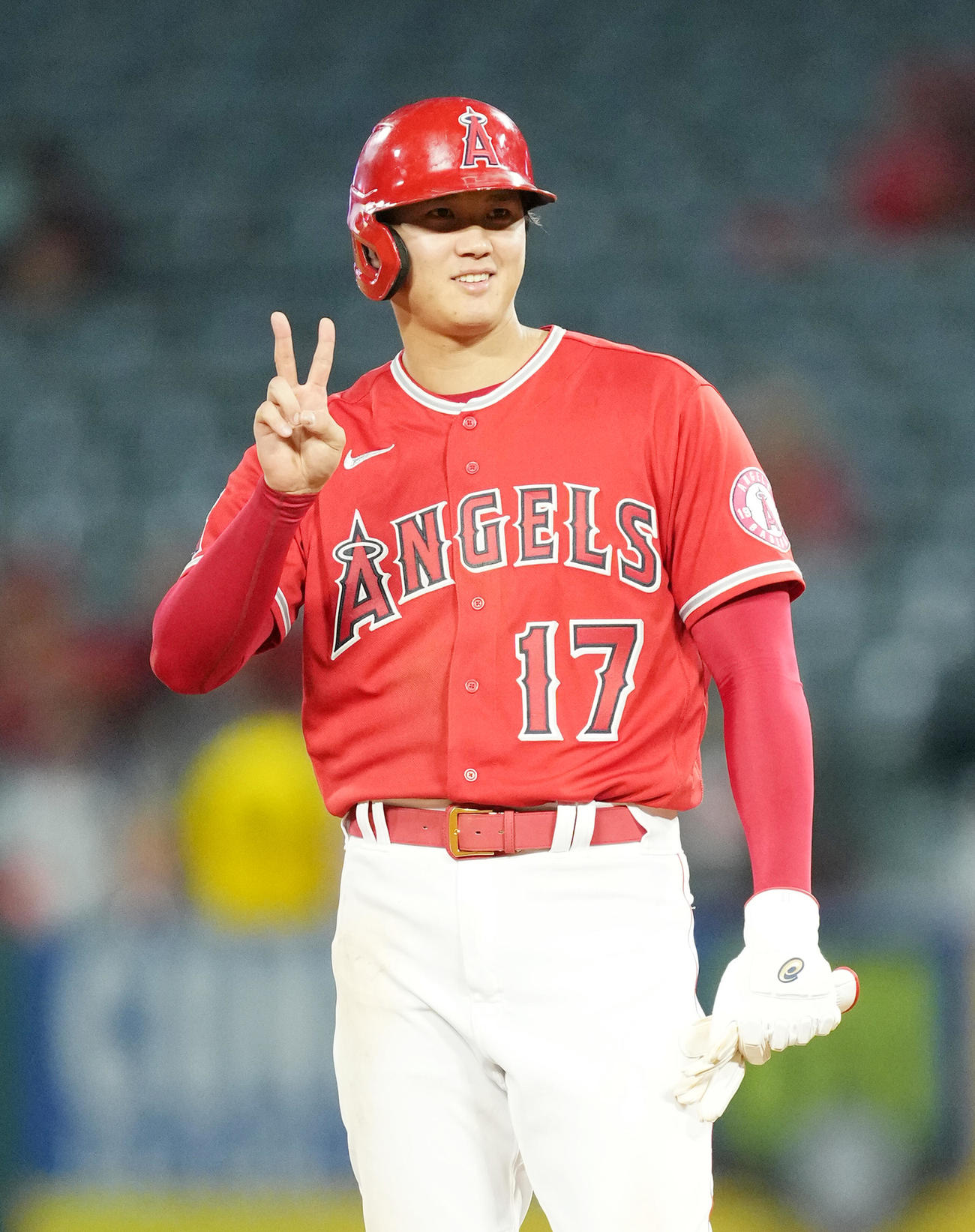 21年9月22日、二塁上でVサインをするエンゼルス大谷
