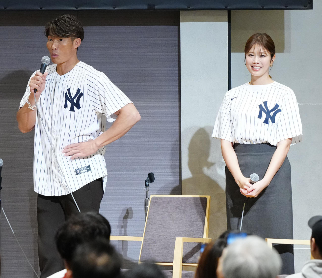 トークイベントに登壇した糸井氏（左）と稲村亜美（撮影・江口和貴）
