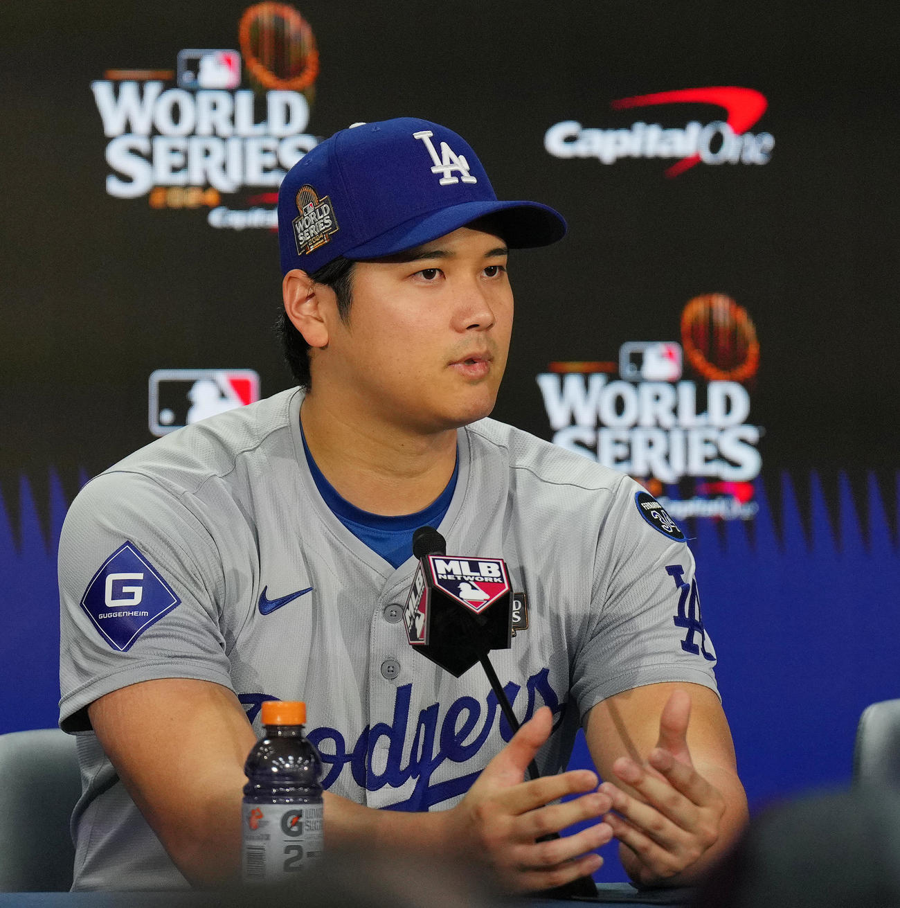 ワールドシリーズ第3戦　ヤンキース対ドジャース　試合後、世界一に王手をかけ会見する大谷（2024年10月28日）