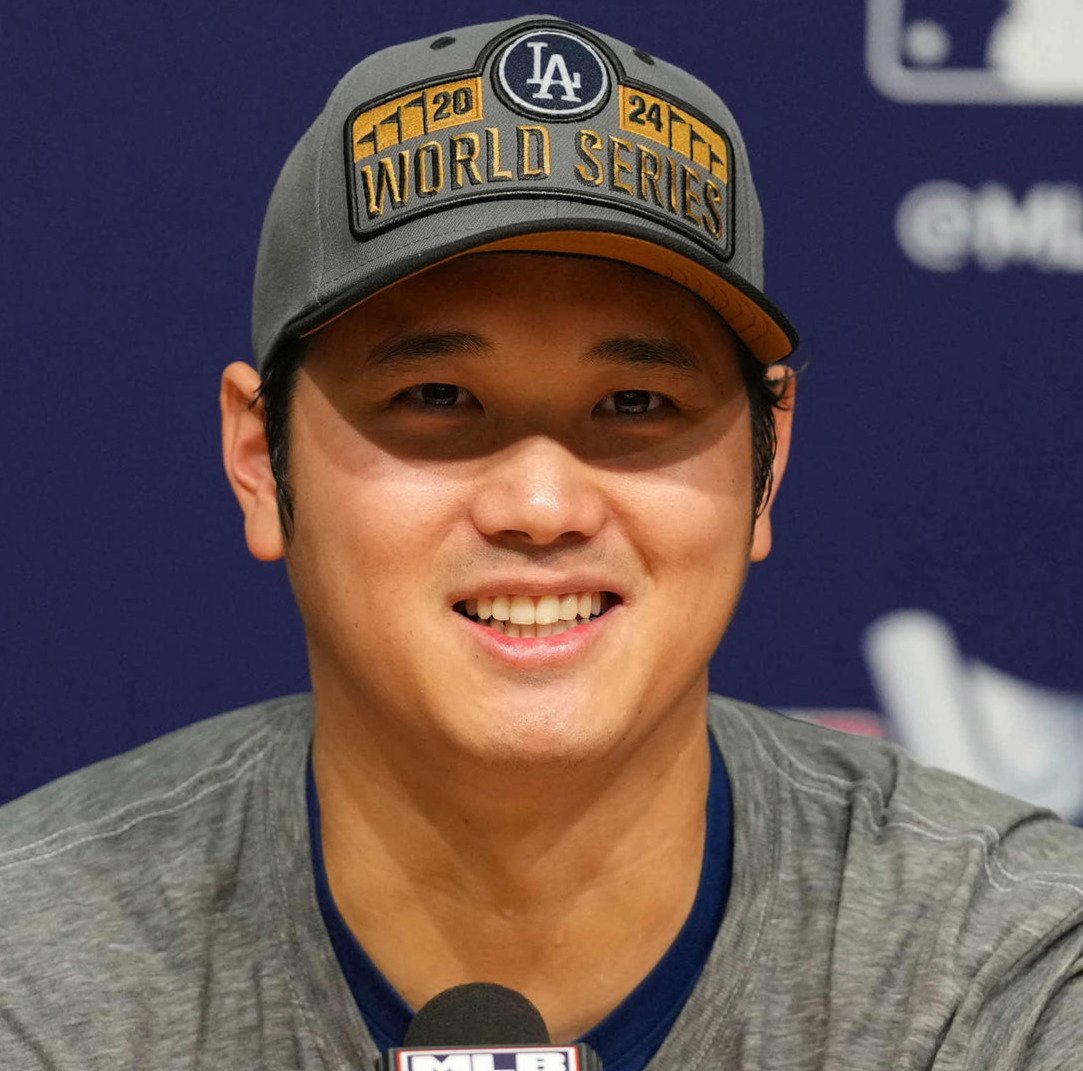 24年10月20日、リーグ優勝を決め、会見で笑顔を見せるドジャース大谷翔平