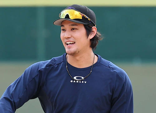 藤浪晋太郎、阪神時代に共闘した「地元のツレ」と自主トレ映像を公開