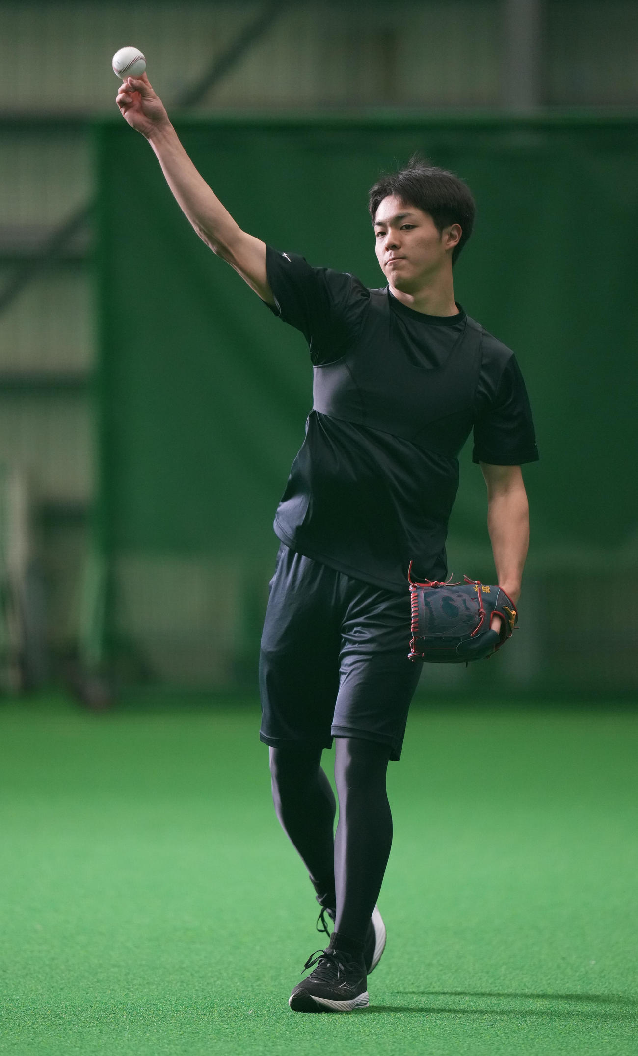 キャッチボールする日本ハムドラフト1位の柴田（撮影・鈴木みどり）