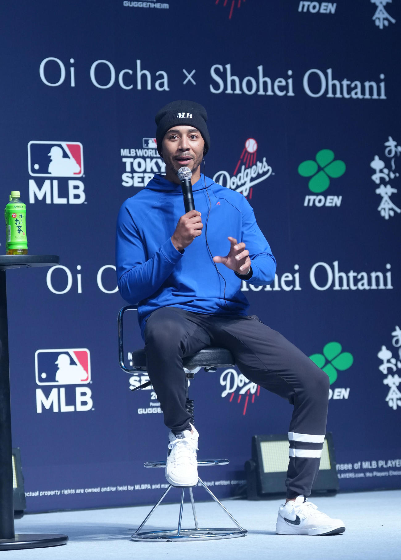 発表会に登場したドジャースのベッツ（撮影・足立雅史）