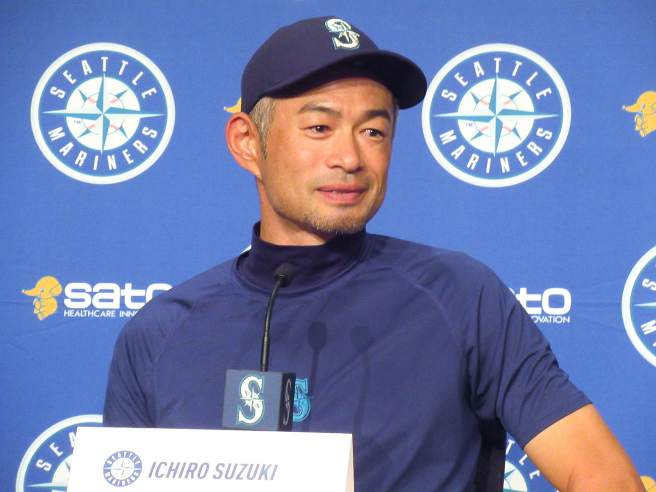 球団殿堂入りセレモニーを翌日に控え会見に臨んだマリナーズのイチロー氏（撮影・水次祥子）