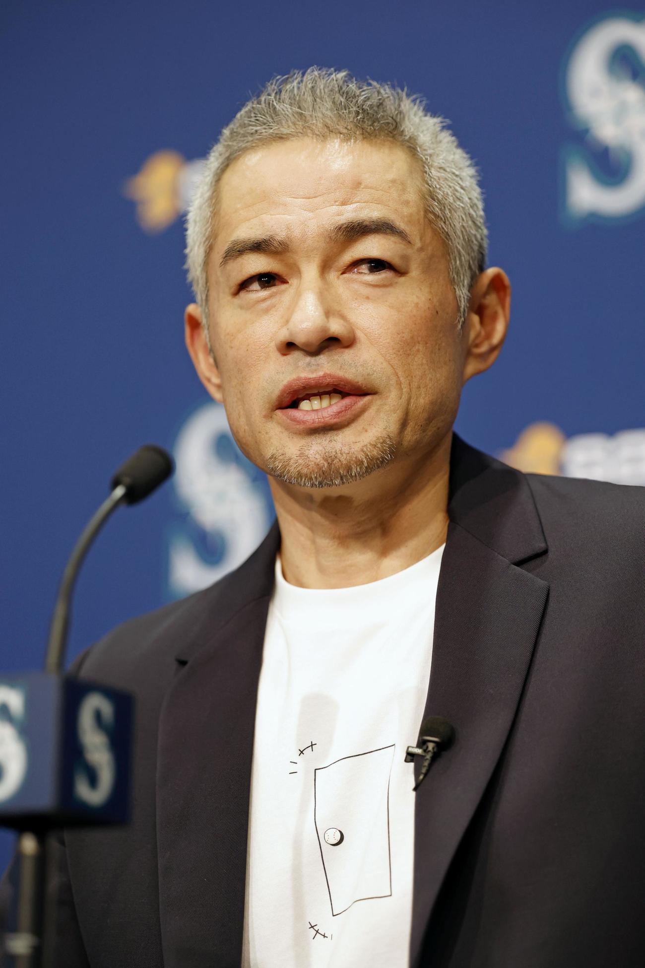 アジア人で初めての米国野球殿堂入りし、記者会見するイチロー氏＝21日、シアトル（共同）