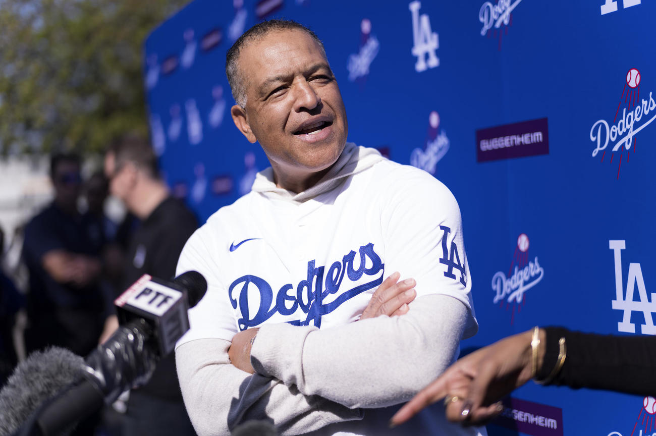 ドジャーフェストに参加したロバーツ監督（AP）