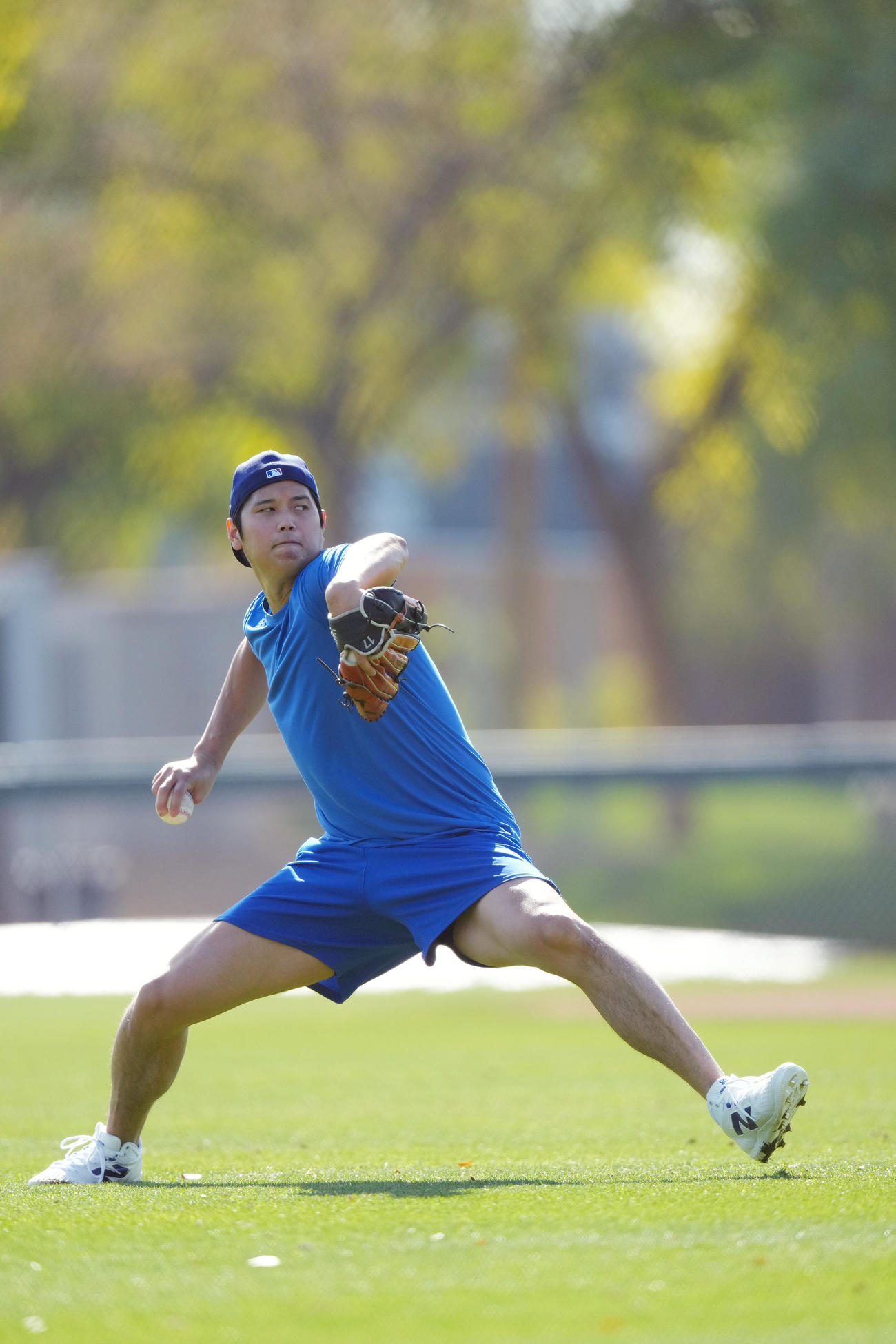 力強くキャッチボールをするドジャース大谷（撮影・菅敏）
