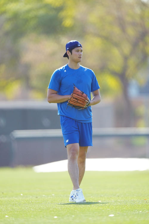 力強くキャッチボールをするドジャース大谷（撮影・菅敏）
