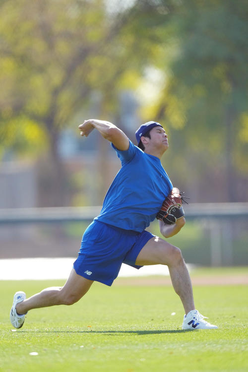 力強くキャッチボールをするドジャース大谷（撮影・菅敏）