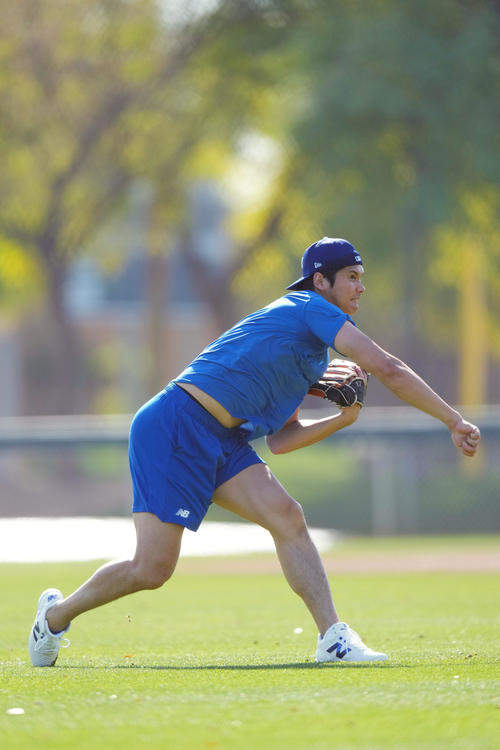 力強くキャッチボールをするドジャース大谷（撮影・菅敏）