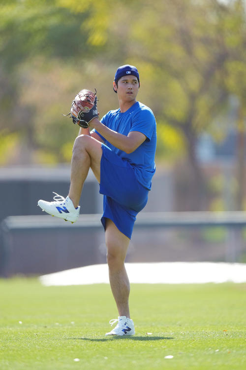 力強くキャッチボールをするドジャース大谷（撮影・菅敏）