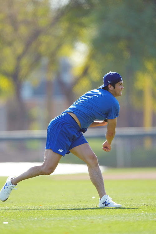 力強くキャッチボールをするドジャース大谷（撮影・菅敏）