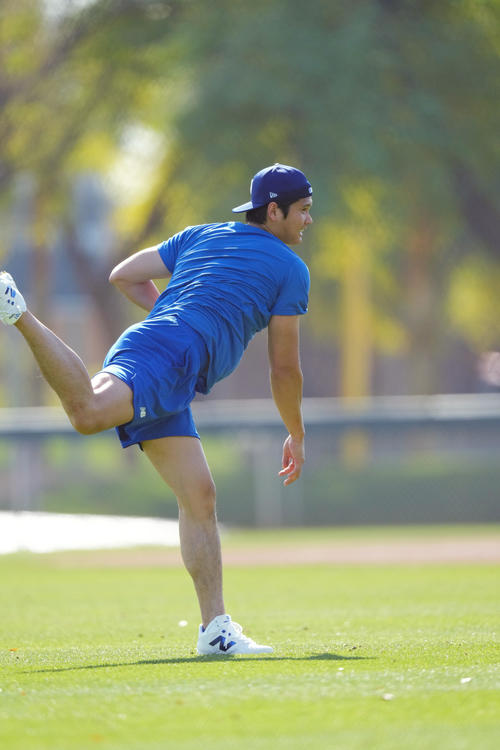 力強くキャッチボールをするドジャース大谷（撮影・菅敏）