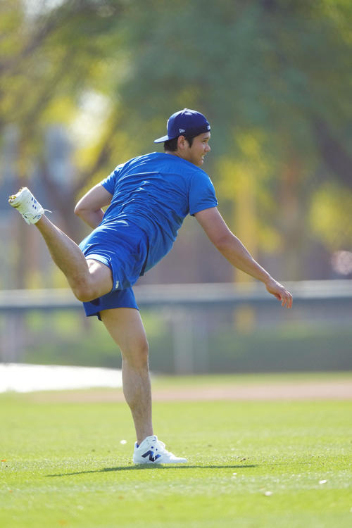 力強くキャッチボールをするドジャース大谷（撮影・菅敏）