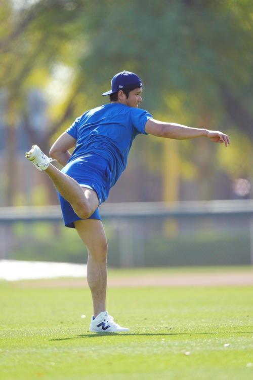 力強くキャッチボールをするドジャース大谷（撮影・菅敏）