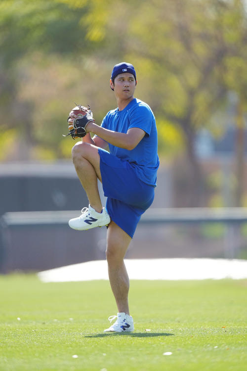 力強くキャッチボールをするドジャース大谷（撮影・菅敏）