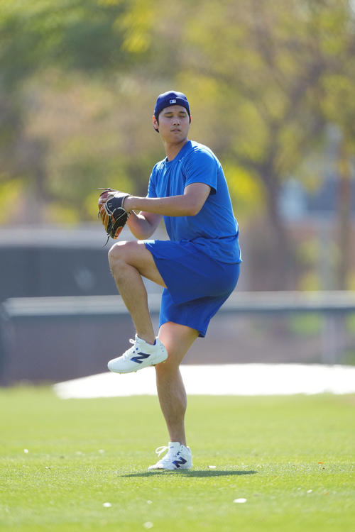 力強くキャッチボールをするドジャース大谷（撮影・菅敏）