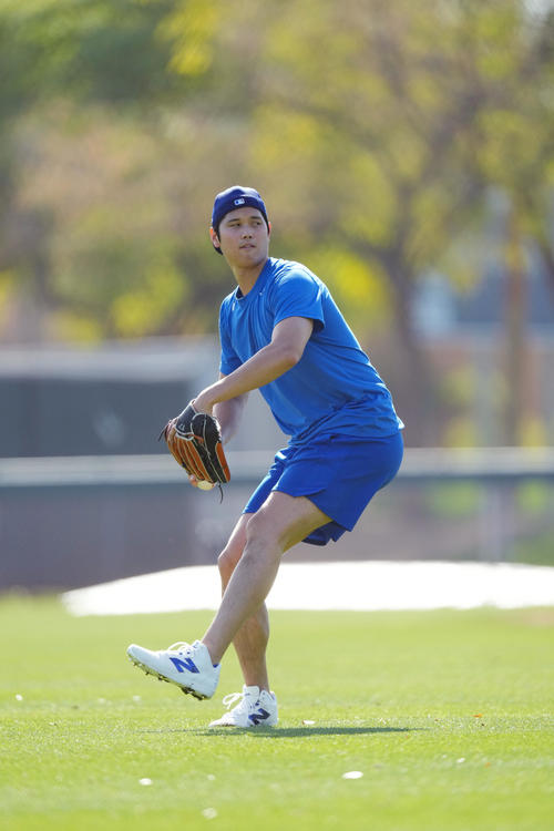 力強くキャッチボールをするドジャース大谷（撮影・菅敏）