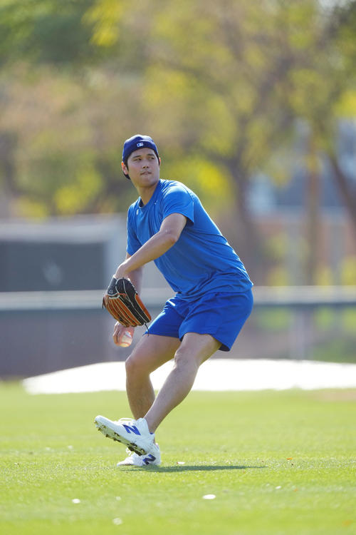 力強くキャッチボールをするドジャース大谷（撮影・菅敏）