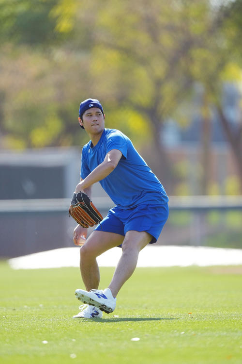 力強くキャッチボールをするドジャース大谷（撮影・菅敏）