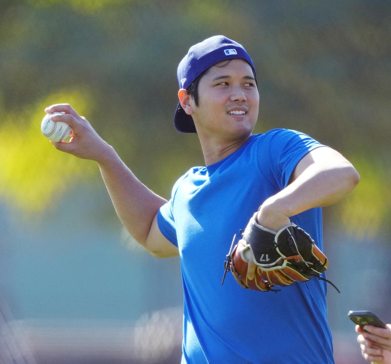 自主トレでキャッチボールをするドジャース大谷（撮影・菅敏）