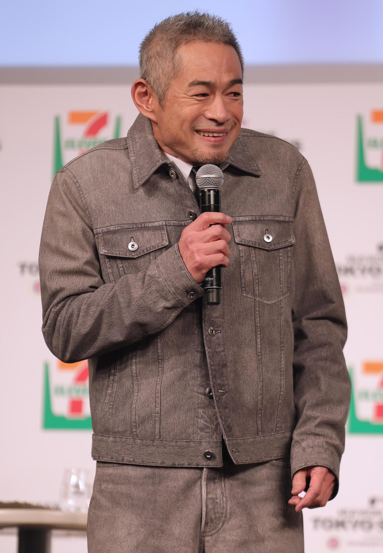 「セブン－イレブン・ジャパン×MLBパートナーシップ契約」記者発表会に登場したイチロー氏（撮影・野上伸悟）