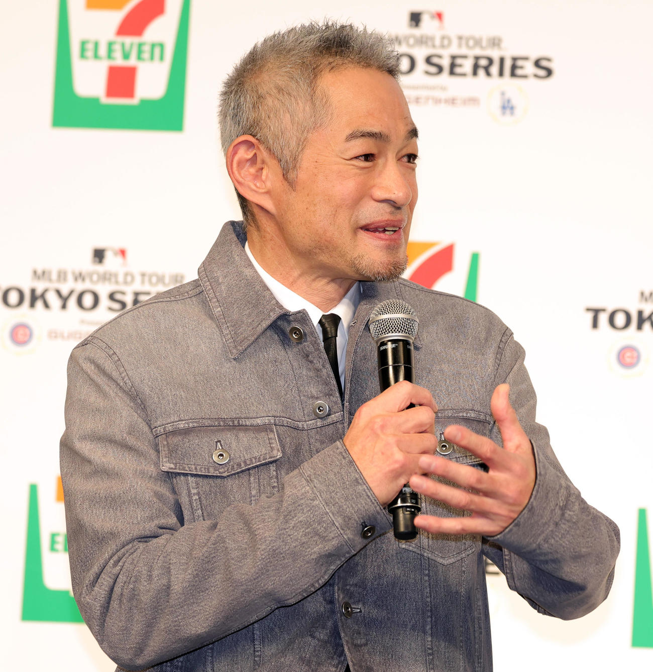 「セブン－イレブン・ジャパン×MLBパートナーシップ契約」記者発表会に登場したイチロー氏（撮影・野上伸悟）