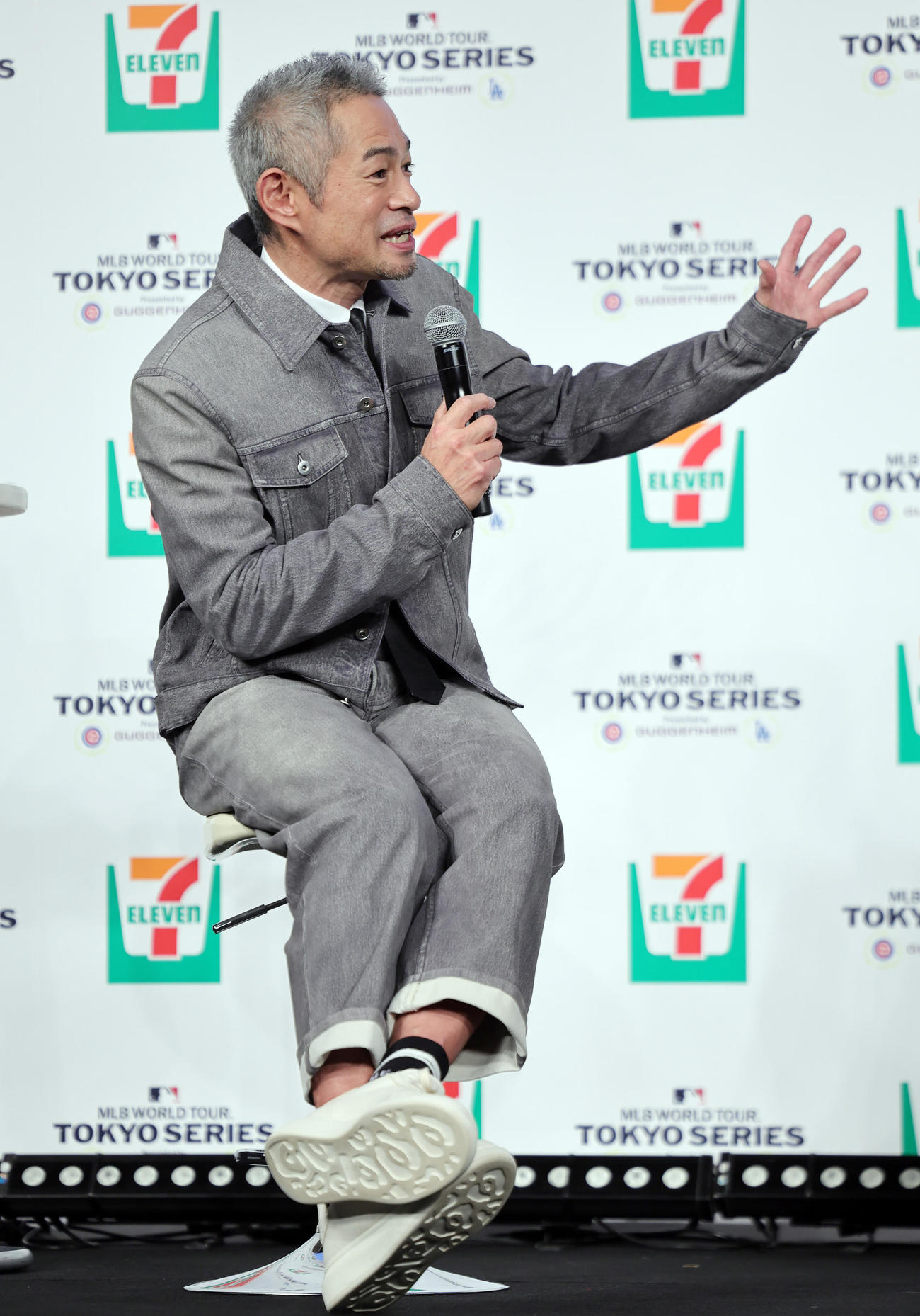 「セブン－イレブン・ジャパン×MLBパートナーシップ契約」記者発表会に登場したイチロー氏（撮影・野上伸悟）