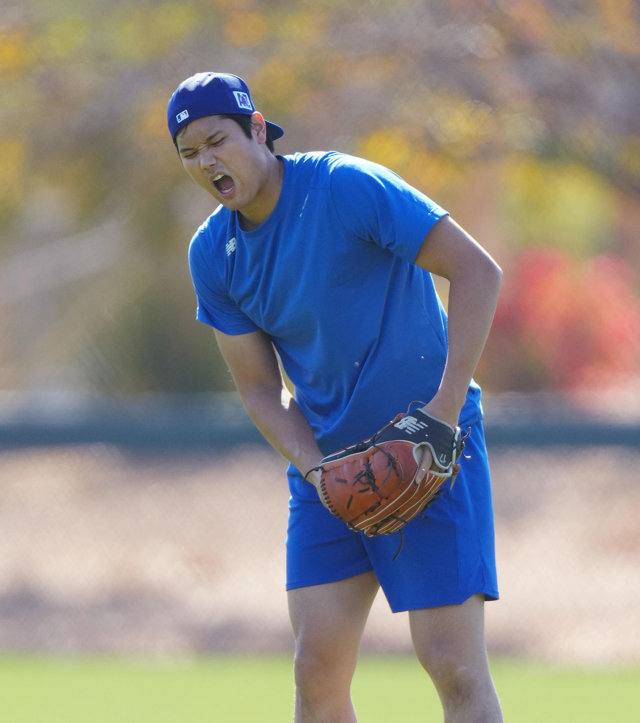 キャッチボールの合間に厳しい表情を見せるドジャース大谷（撮影・菅敏）