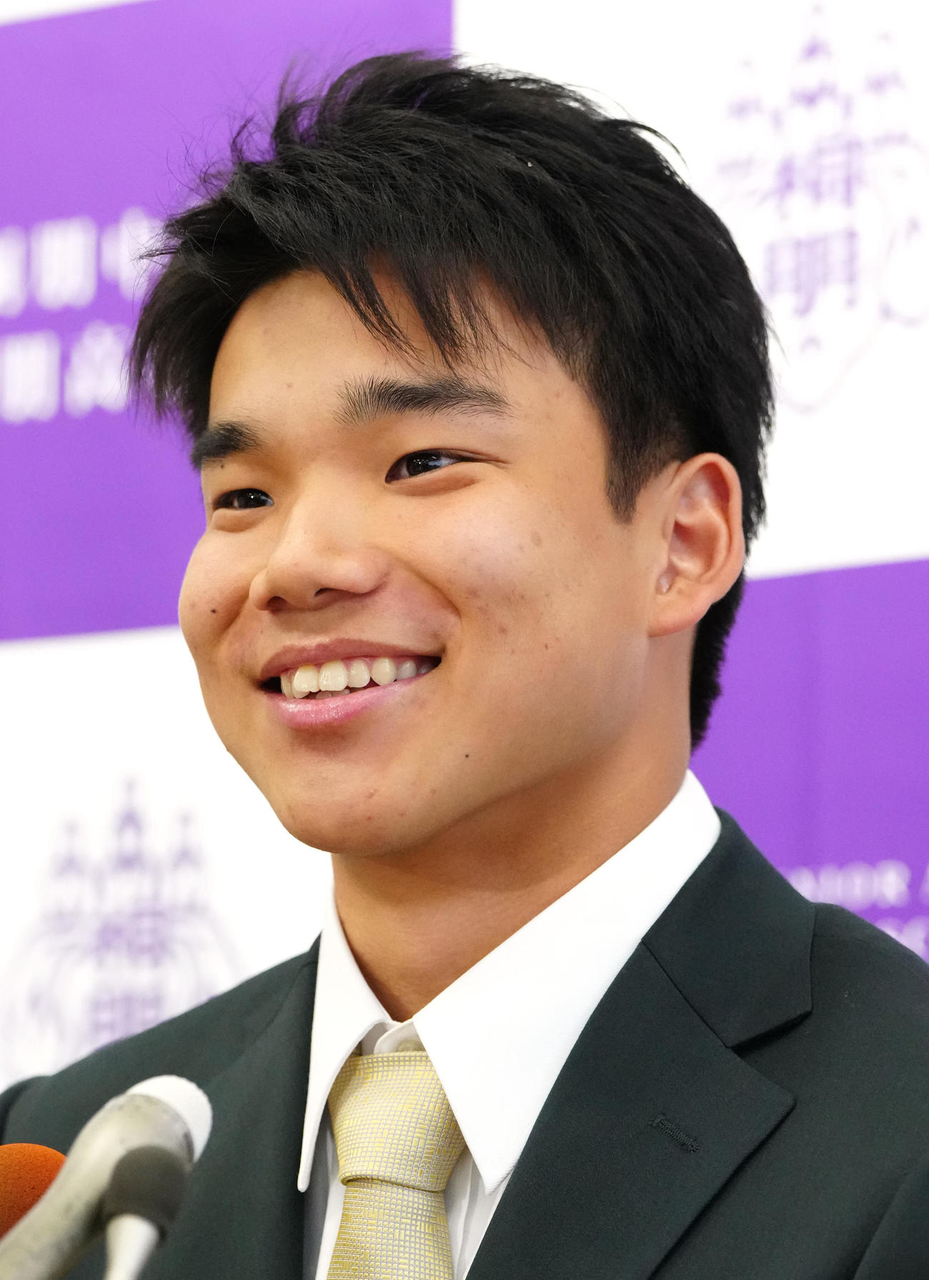 会見で笑顔を見せる桐朋・森井（撮影・江口和貴）