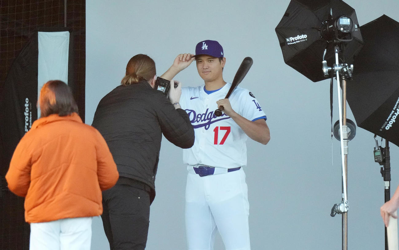 フォトデーで写真に納まるドジャース大谷（撮影・菅敏）