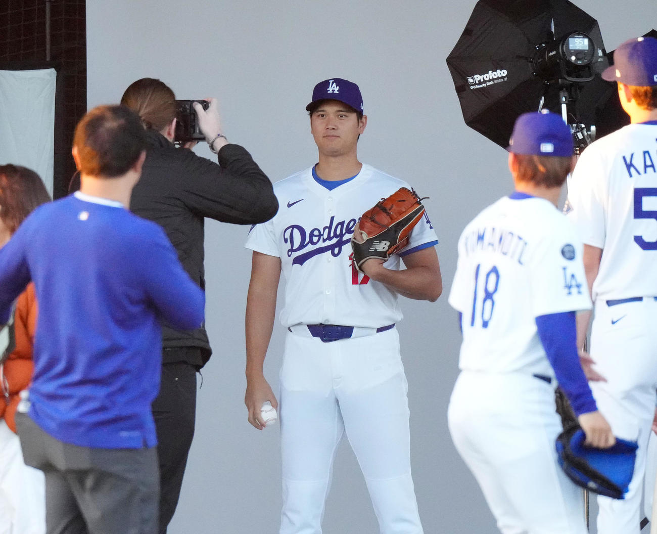 フォトデーで写真に納まるドジャース大谷（撮影・菅敏）