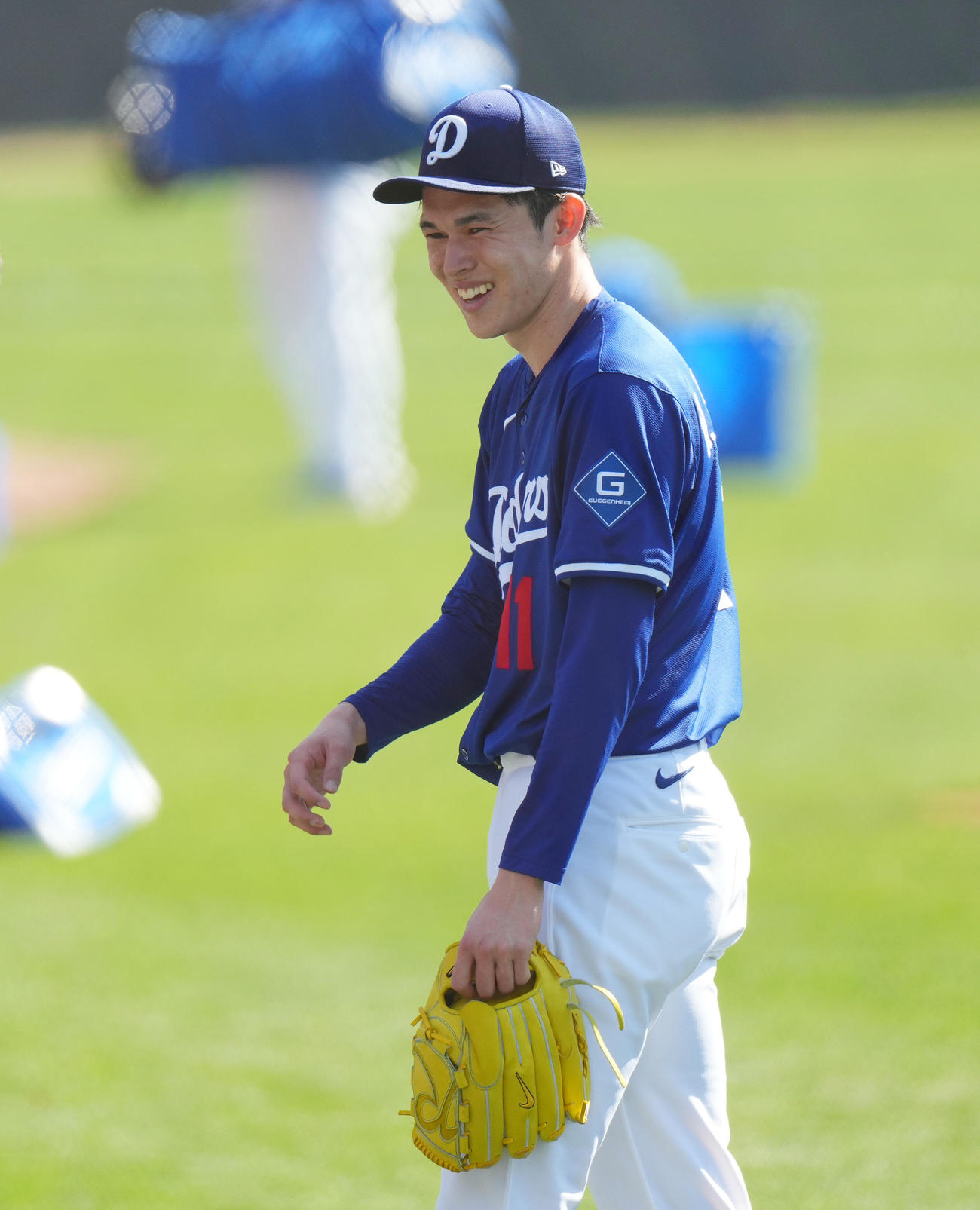 19日、ライブBPの登板を終え、笑顔を見せるドジャース佐々木（撮影・菅敏）